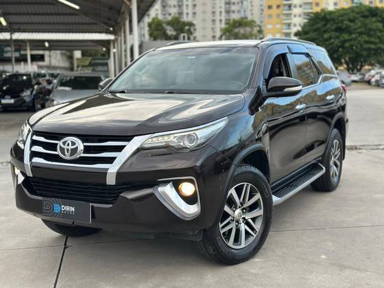 TOYOTA HILUX SW4 2.8 SRX 4X4 16V TURBO INTERCOOLER DIESEL 4P AUTOMÁTICO